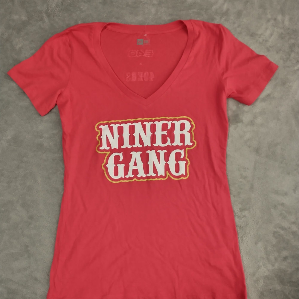 NWOT New Era (RN# 94989) San Francisco 49ers V-Neck T-Shirt - Size S